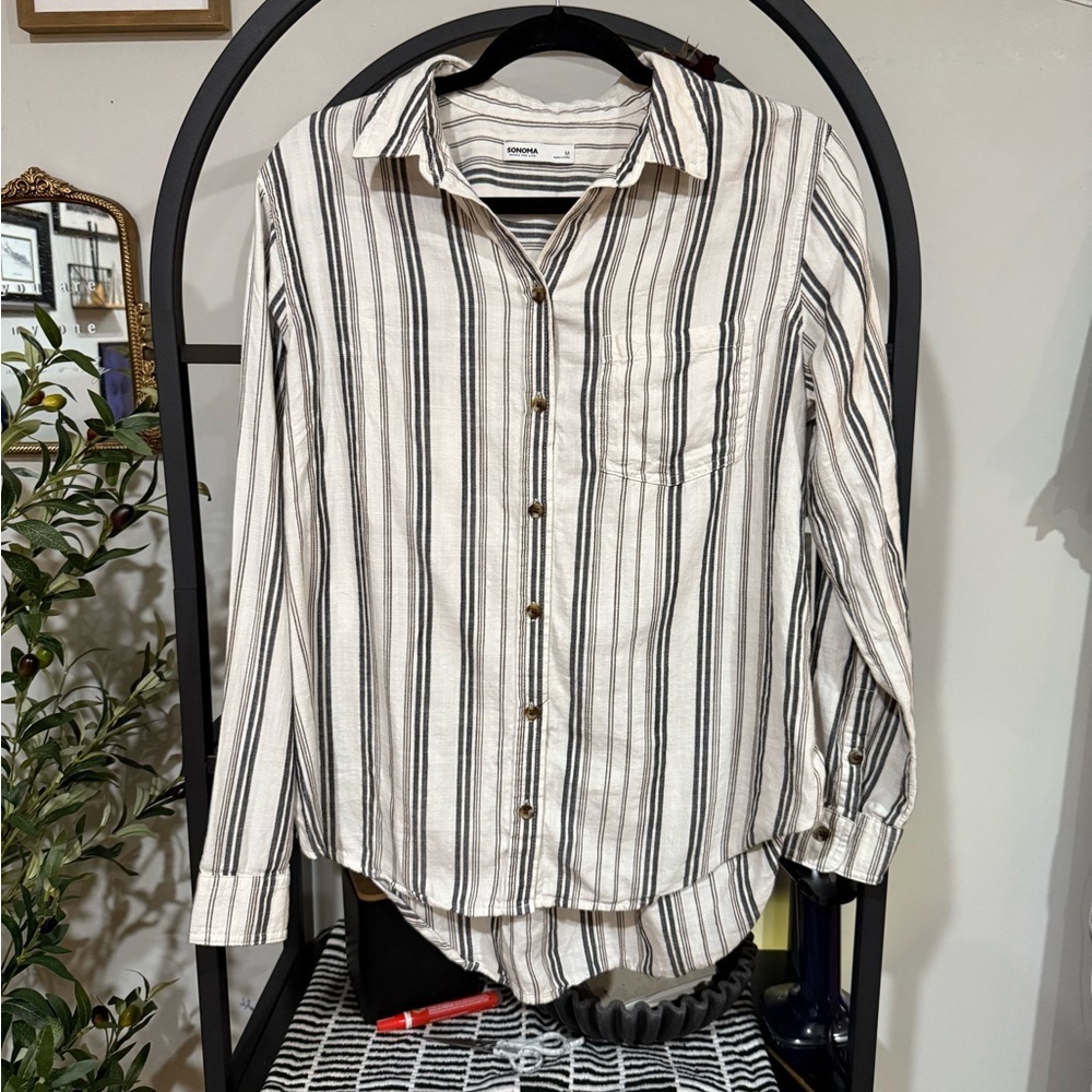 sonoma button down top white and gray striped shirt size medium